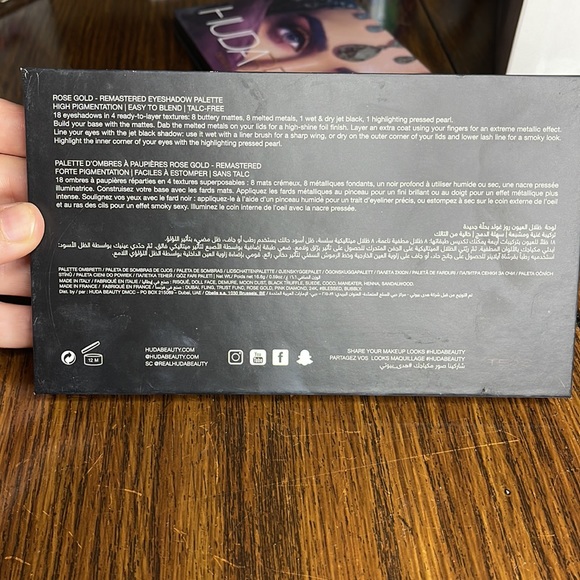 Huda Beauty Rose gold palette brand new - Picture 3 of 3